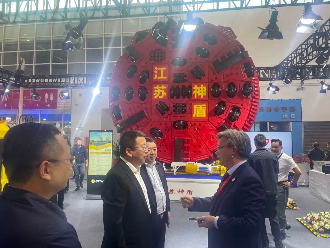 64E8E2545E333120D6984A8AF56_509ABF21_207F4